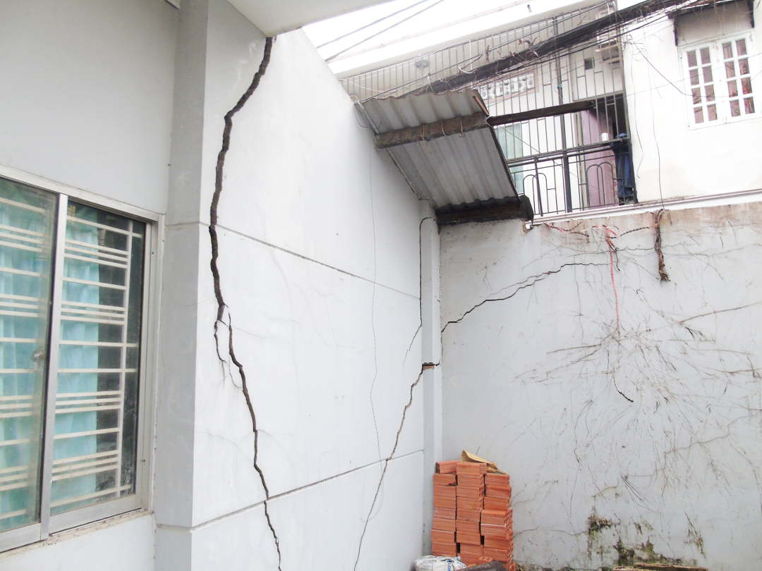 The Crack. Picture by Ian Russell (charityneeds.com).