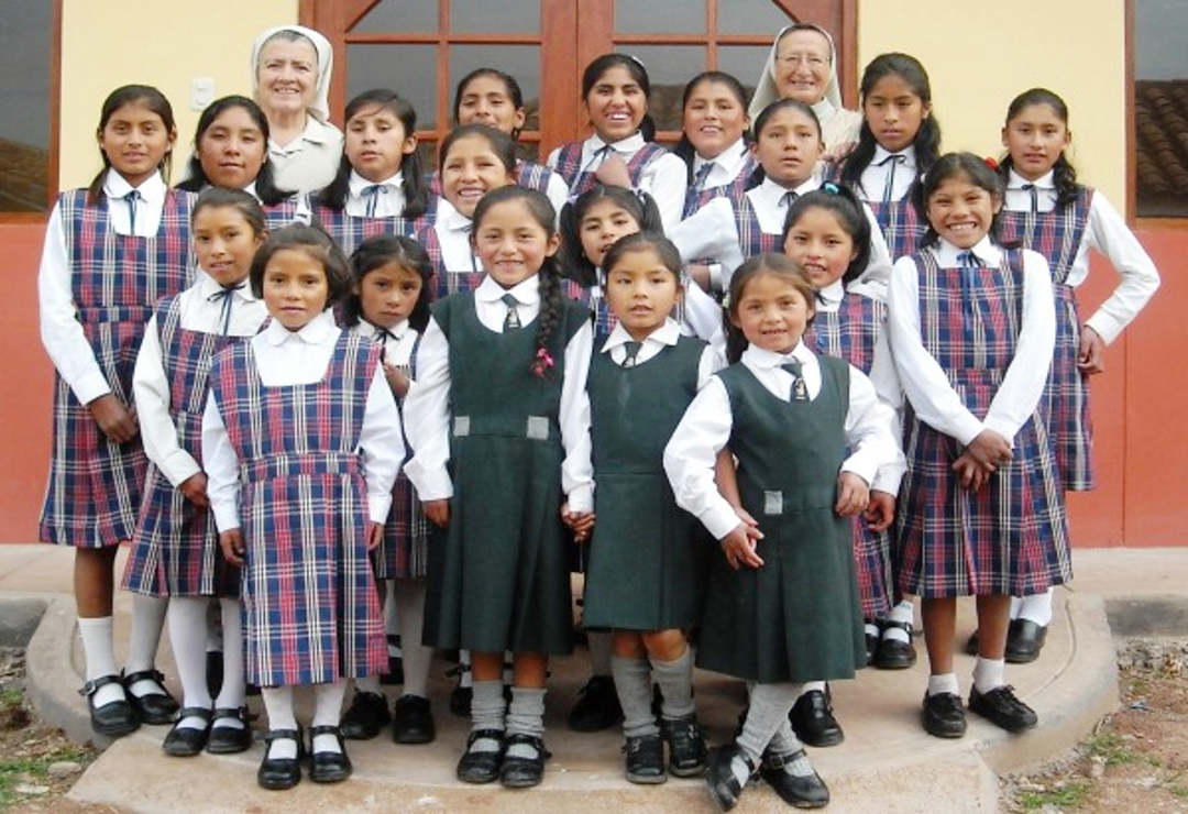Peruvian School Girls