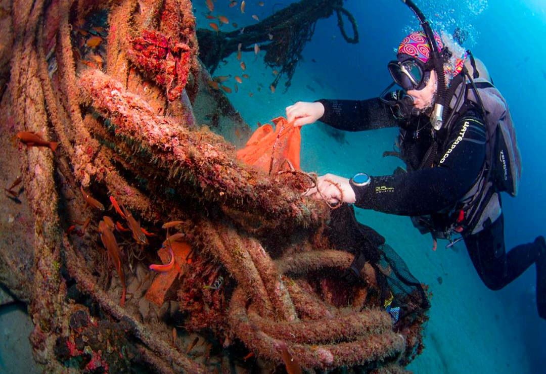 Diver starting to remove ocean debris